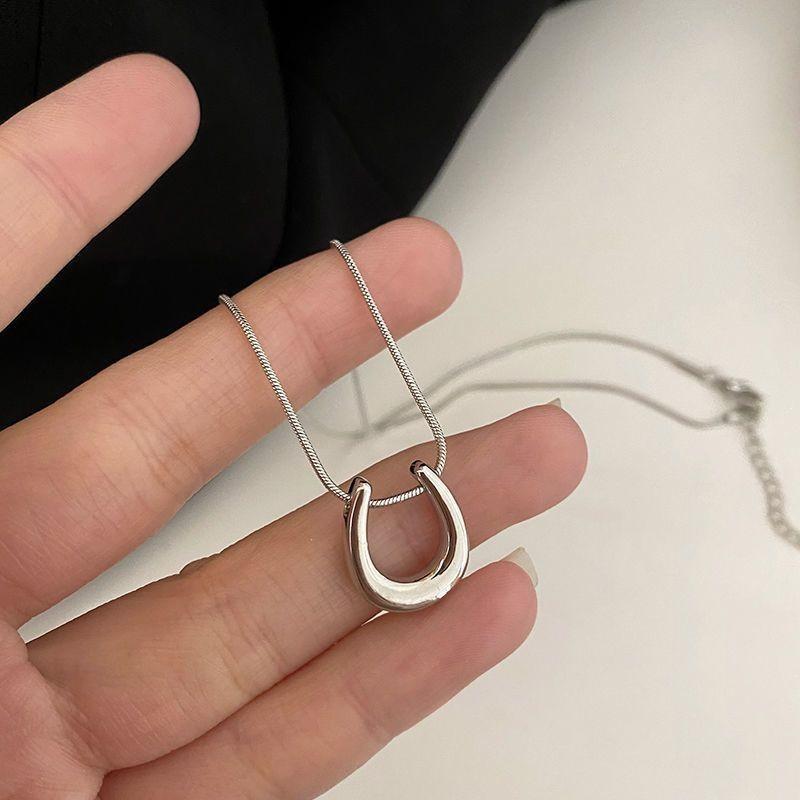 Tide Thin Chain Pendant, High-End Sense Collarbone Chain, Femininity, Versatile Fashion, Niche Design Necklace