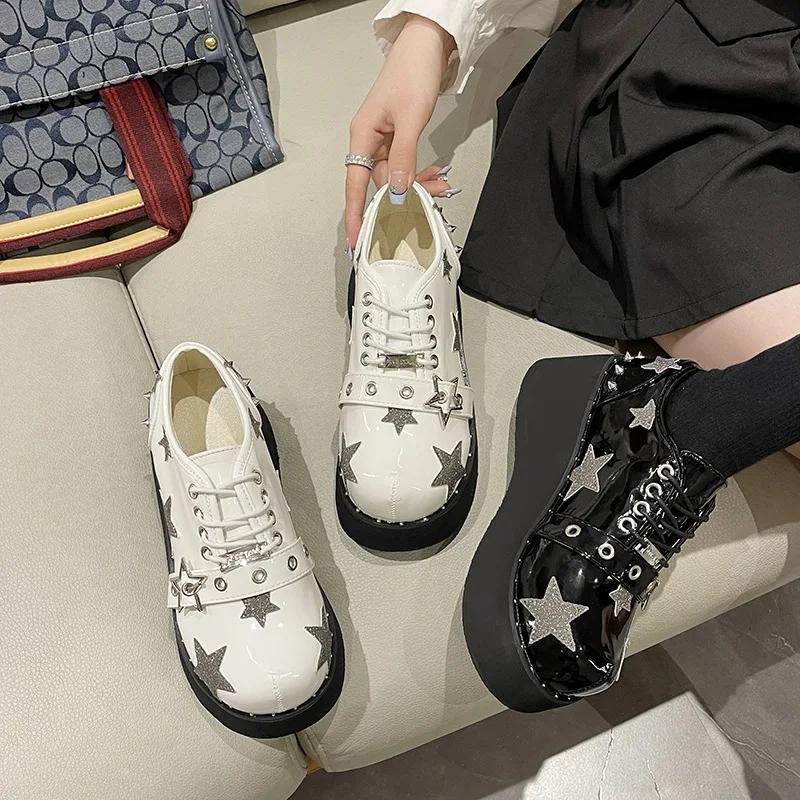 Moda Punk Plataforma Wedge Sapatos para Mulheres Rebite Decoração Ankle Boots Mulher Preto Jk Lolita Sapatos Novo Design Couro Envernizado Senhora Sapato
