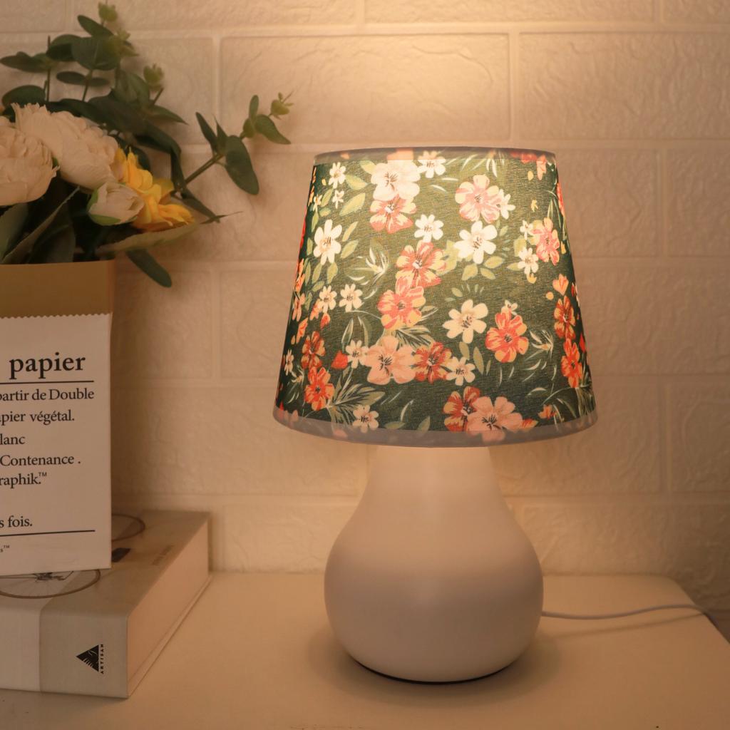 Minimalist fabric warm light desk lamp, USB switch bedroom bedside lamp, living room and study decoration