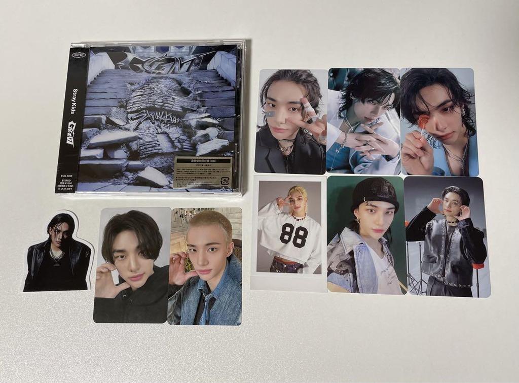 [USED] Hyunjin trading card album GIANT hollow