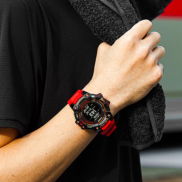 CASIO Men G-SQUAD Series Black Watch GBD-H1000-4A1PR-person