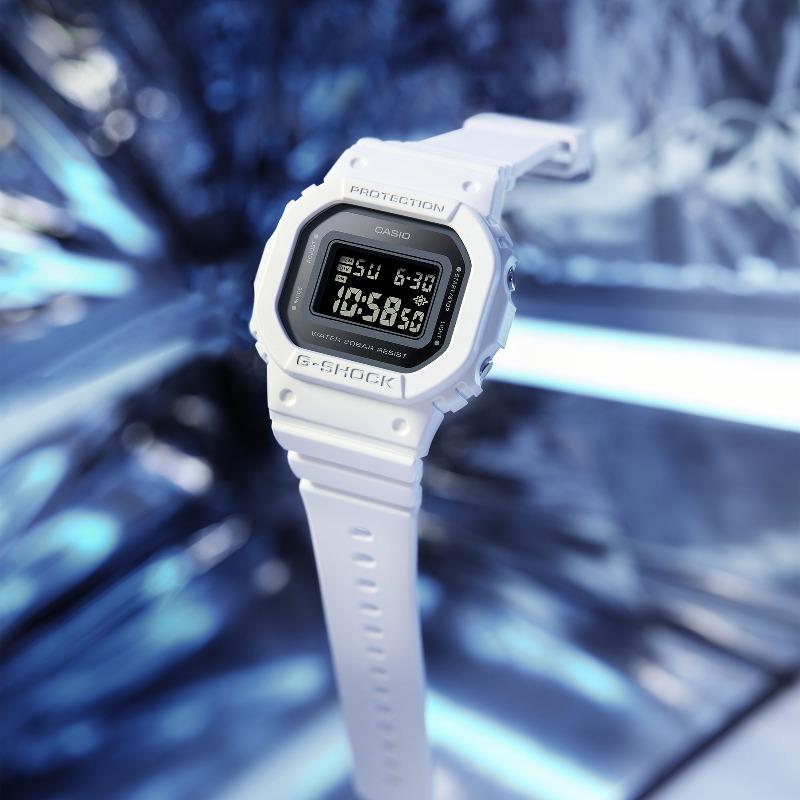 Casio G-SHOCK Men's Resin 200M Water Resistant Shock Resistant Alarm Quartz Watch GMD-S5600-7