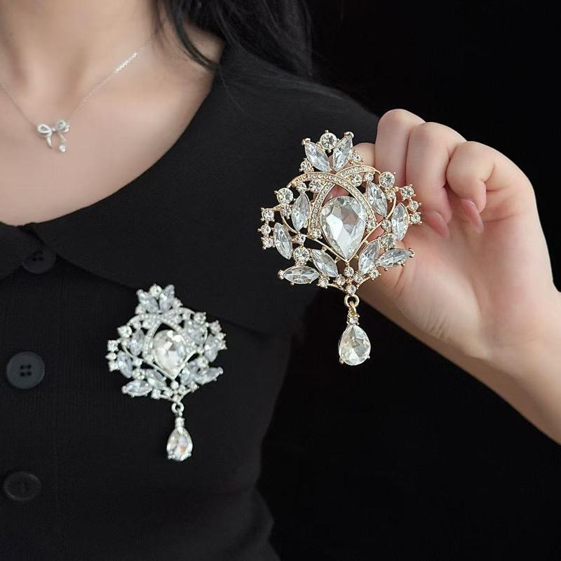 Fashionable Vintage Feng Shui Crystal Brooch, Alloy Inlaid with Rhinestones, Colored Pendant, Brooch, Clothing Accessory