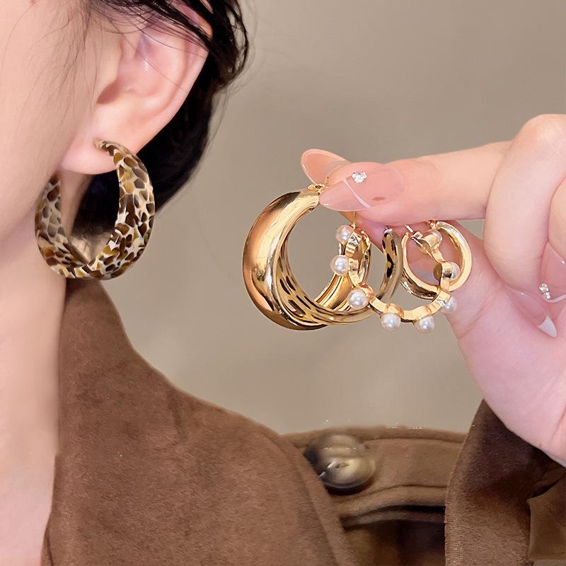 Maillard Silver Needle Retro C-Shaped Acetate Stud Earrings for Women