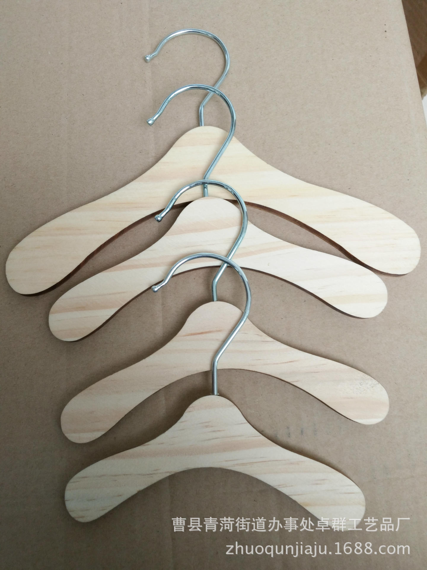 

Оптом напрямую от производителя Вешалка для домашних животных из массива дерева Стойка для одежды для собак, Специальная опора для одежды для кошек Сосновая маленькая вешалка Small 14cm