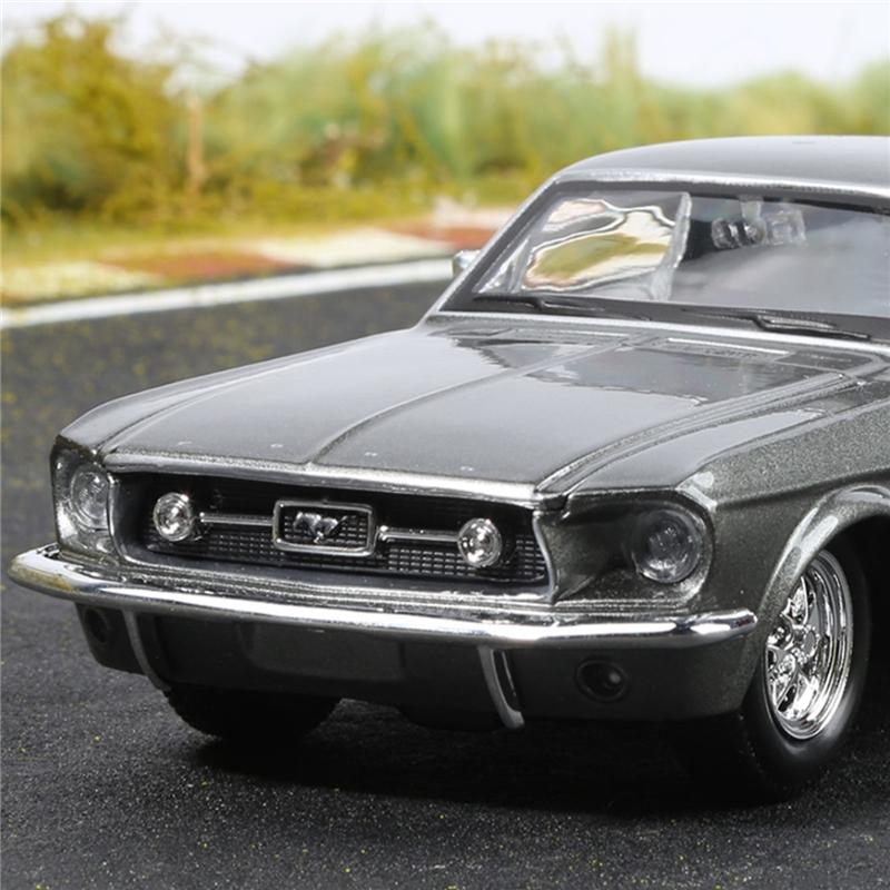 Maisto 1:24 1967 Ford Mustang GT Alloy Sports Car Model Diecast Metal Racing Vehicles Car Model Simulation Collection Kids Gifts