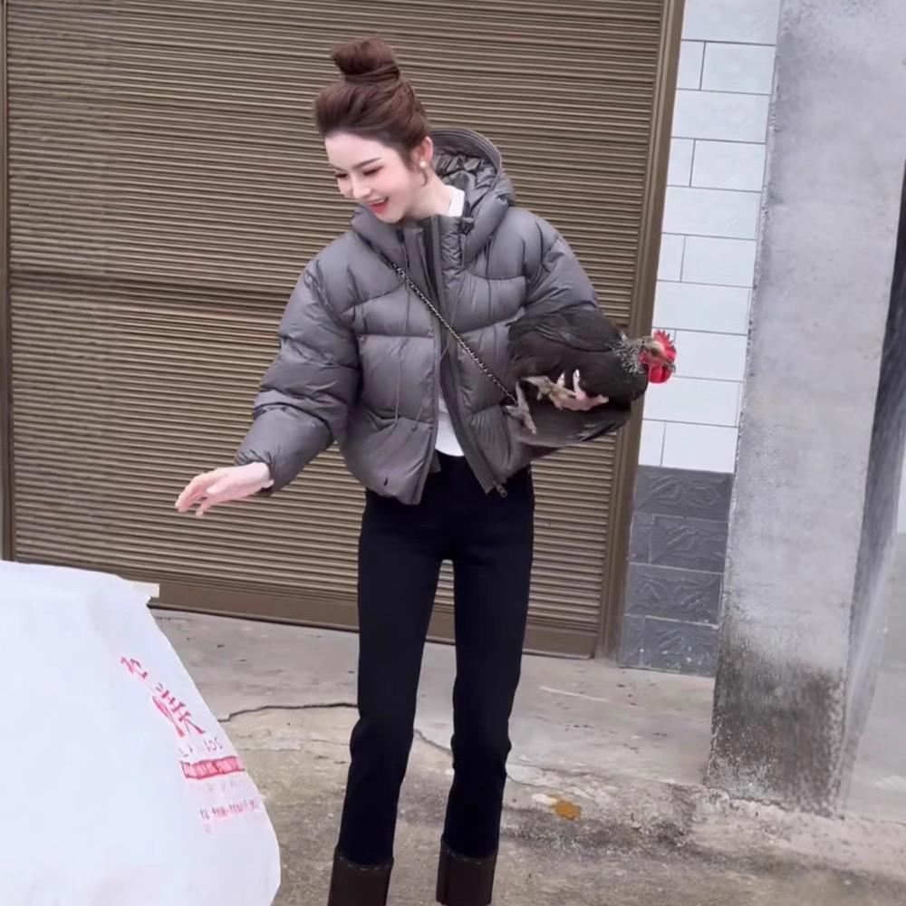 

Женская дутая пуховая куртка с капюшоном - Зимнее короткое утолщенное пальто из белого утиного пуха, Коллекция Кендалл Дженнер Small серый