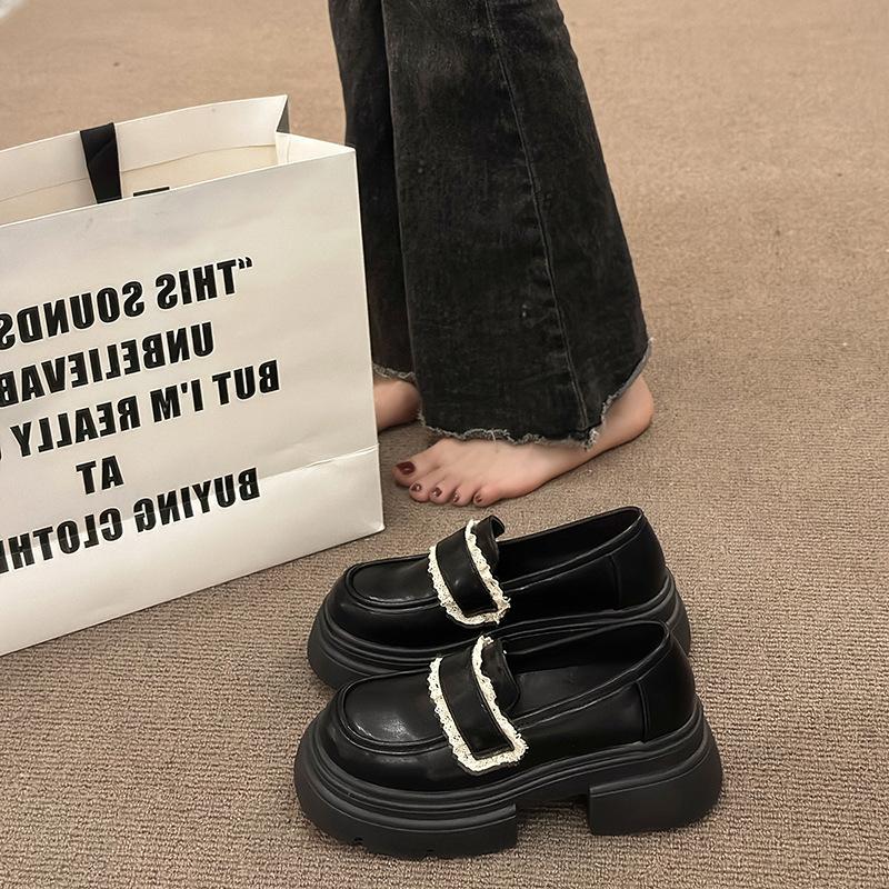 

Платформа женские новые весенне-осенние черные туфли универсальные одинарные туфли с юбками и маленькие кожаные туфли 40 матовый черный