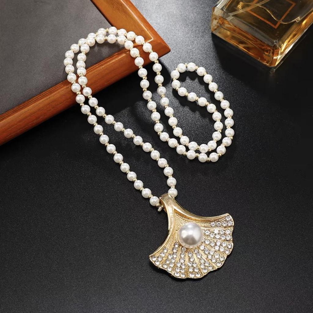 Korean Fashion Flower Sweater Chain Necklace - Autumn/Winter Women's High-End Cat's Eye Camellia Pendant.