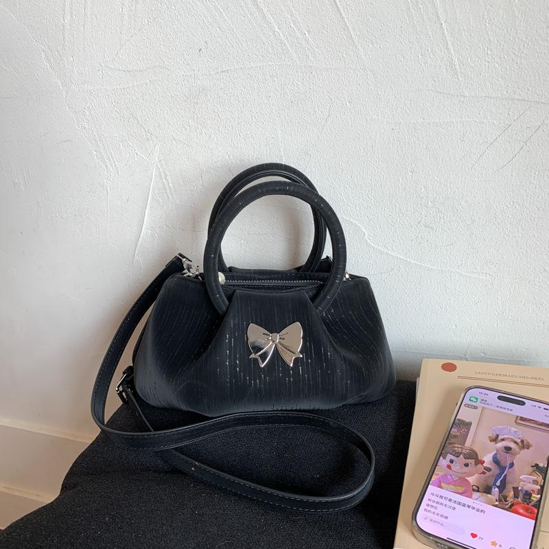 

French pleated cloud shoulder bag women s 2025 new fashion soft leather portable vegetable basket bag solid color messenger bag bag