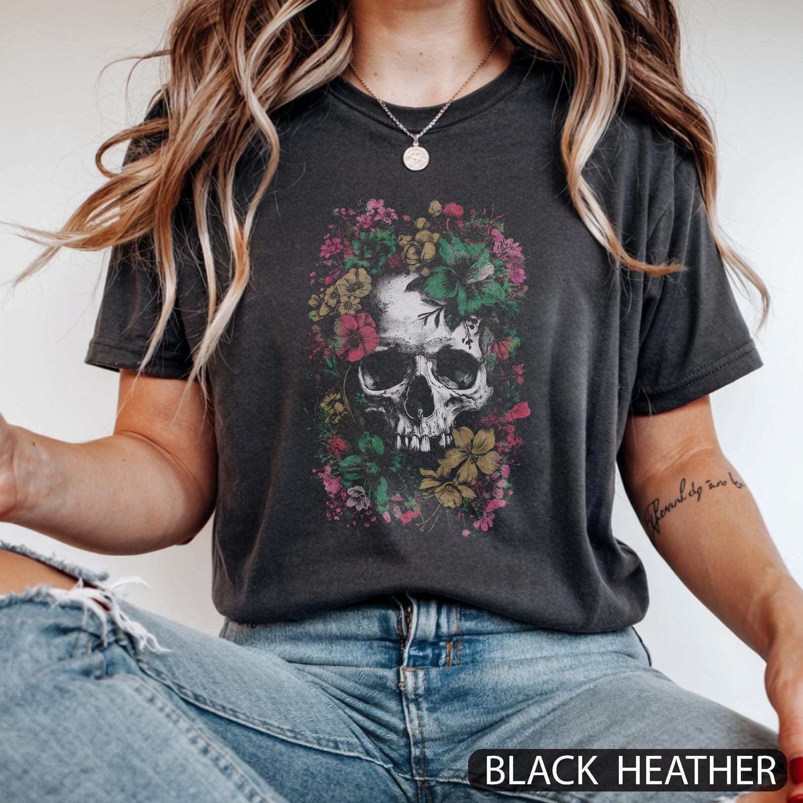 Gothic Floral Skull Graphic Tee, Dark Academia Memento Mori T-Shirt, Vintage Botanical Macabre Streetwear, Edgy Flower Print Top 4XL
