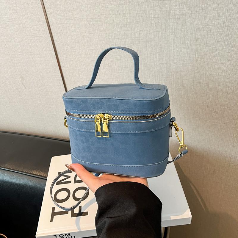 

This year s popular niche design bag women s bag 2025 new spring and summer versatile messenger bag portable contrasting color bucket bag