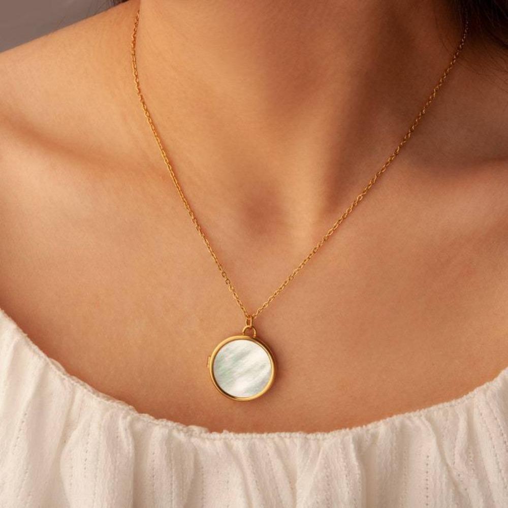 Magnetic Photo Hold Necklace DIY Couple Choker Chain Elegant Shell Album Necklace Couple