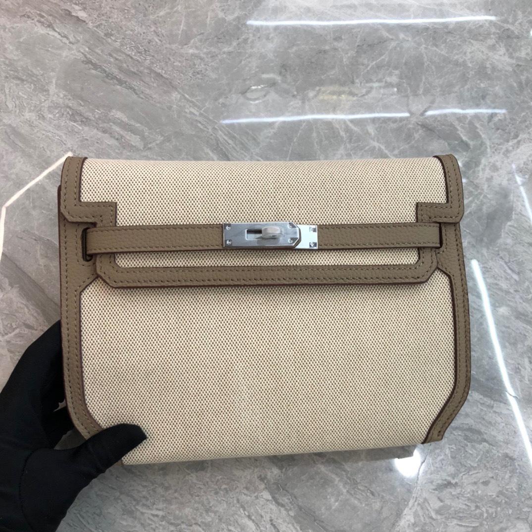 

2025 Новая сумка из холста с верхним слоем из коровьей кожи, сумка через плечо, сумка почтальона с пряжкой, повседневная кожаная женская сумка Length 25x Thickness 4x Height 20cm серый