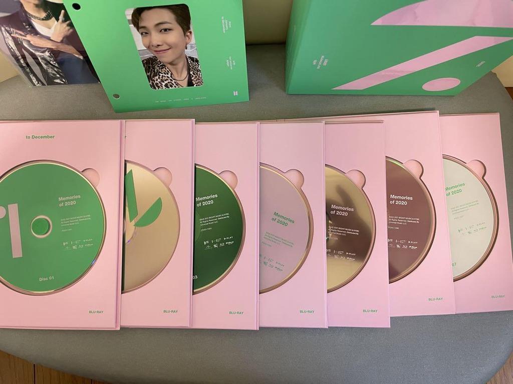 [USED] BTS Memories of 2020 Blu-ray (Trading Cards Included)