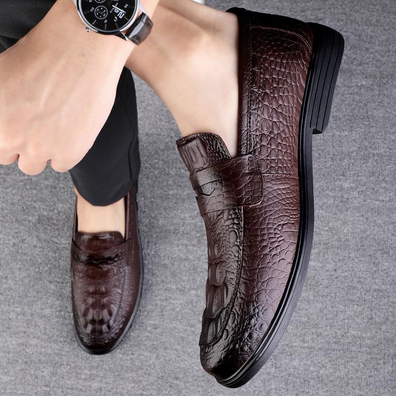

Мужская обувь 2025 лето новая легкая роскошь крокодиловый узор водонепроницаемая повседневная кожаная обувь мужская на низком каблуке ретро трендовая обувь 46