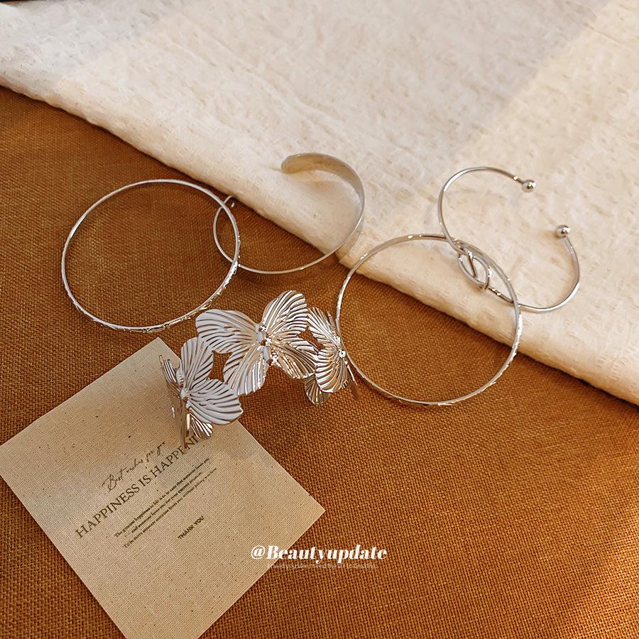 Elegant Metal Knotted Pleated Butterfly Bracelet: High-End European and American Style for Women
