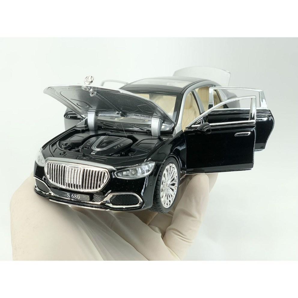 1:22 Scale Mercedes-Benz Maybach Diecast Model Car - GTR GTS AMG Series - Black & White Collectible Toy