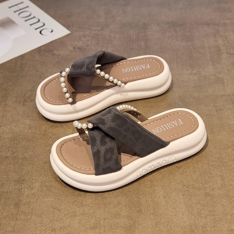 Fashion Hot Selling 2025 New Thick Heel Dopaamine Candy Colored Sandal Women Summer Wear Pearl Little Fragrance Style Fairy Wind Single