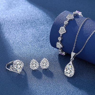 Elegante Set di Gioielli con Diamanti a Forma di Goccia: Collana, Anello, Bracciale e Ciondolo da 5 Carati
