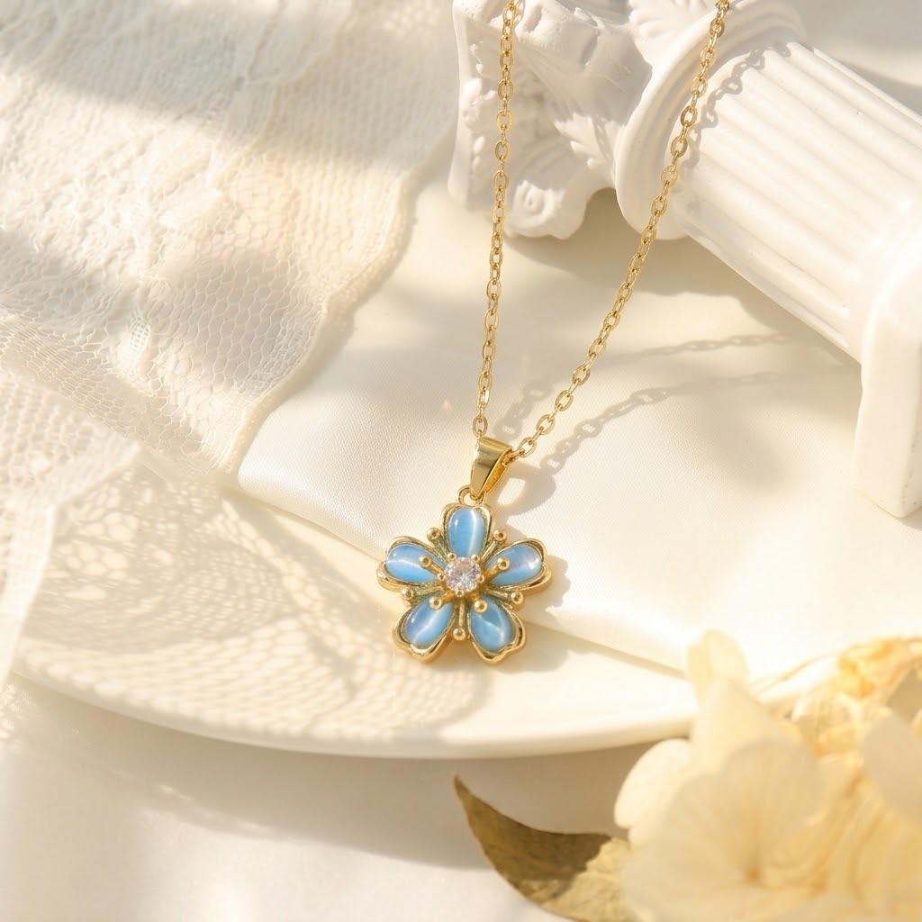Women's Titanium Steel Rotatable Flower Necklace - Fashionable, Simple, Versatile Clavicle Chain Jewelry.