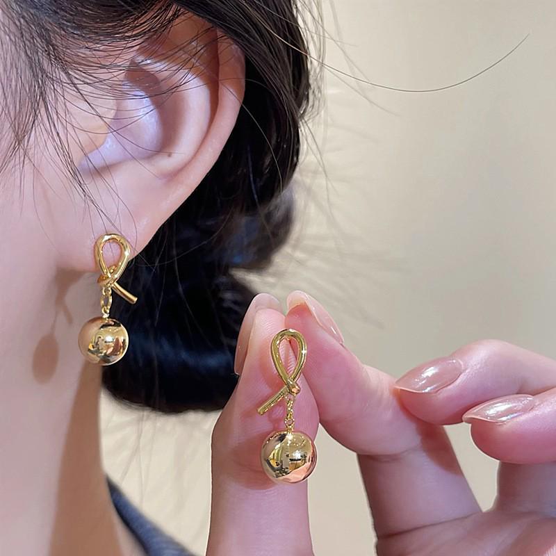 Korean Style Geometric Circle Earrings: Elegant, Versatile Ear Jewelry for Women and Students