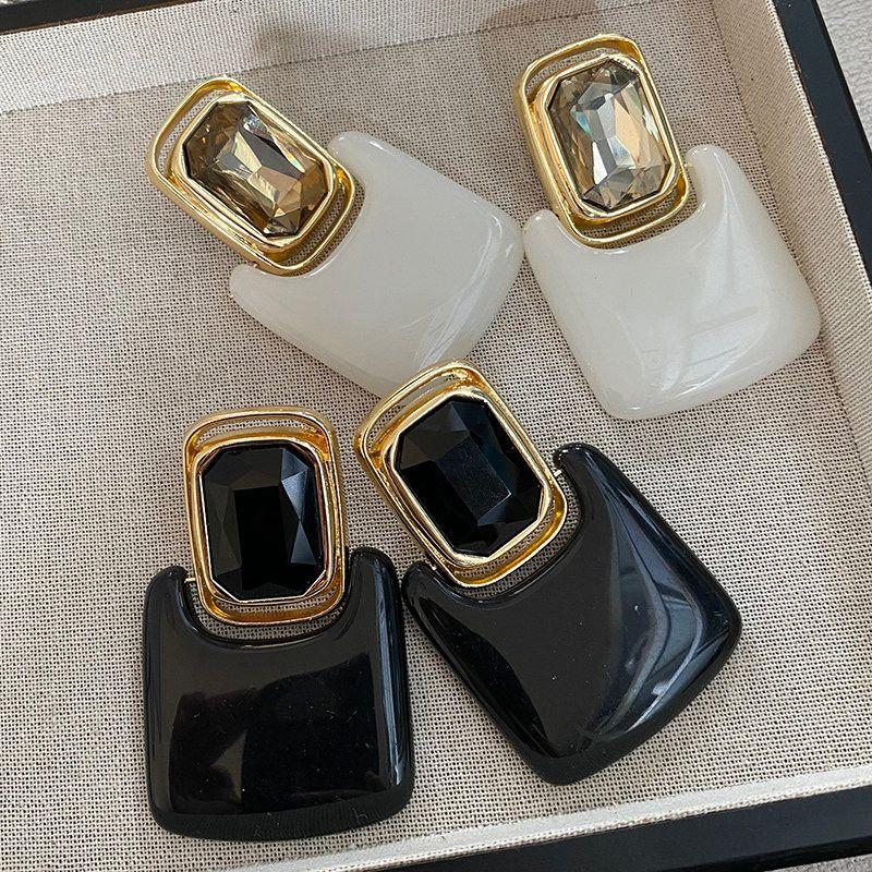 And Unique Earrings, European and American Style, Exaggerated Black and White Square Design, Visual Impact Large Earrings, Ear Accessories, Ear Clips
