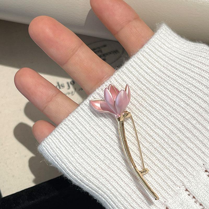 Exquisite Brooches for Women Elegant Lotus Flower Metal Badges Brooches Casual Office Pins Suit Jewelry