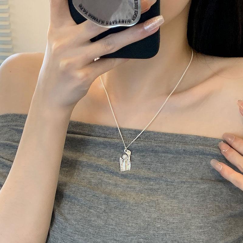 Wrinkled Geometric Pearl Necklace Irregular Pendant Light Luxury High-end Lava Texture