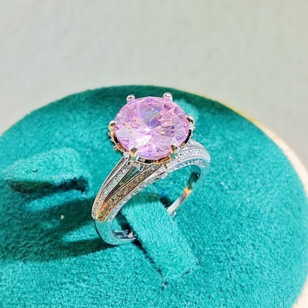 Luxury Imitation 5-Carat Zircon Ring Full Of Diamonds, Pigeon Eggs, Large Carat Women'S Diamond Women'S Ring.