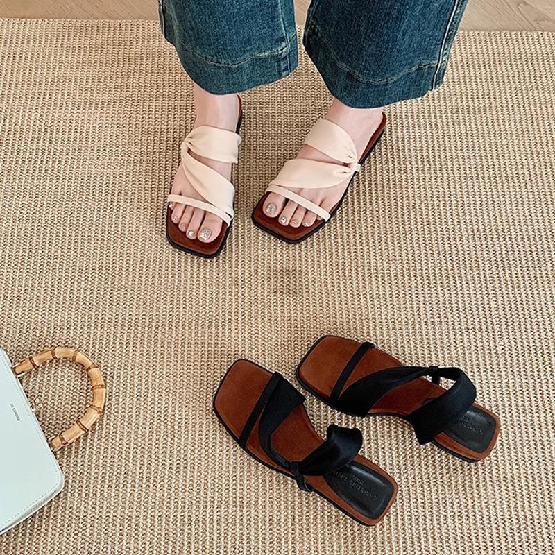 Sheepskin version~ thick-soled square head with cool slippers, women wear retro temperament with skirts, sandals, and two slippers.