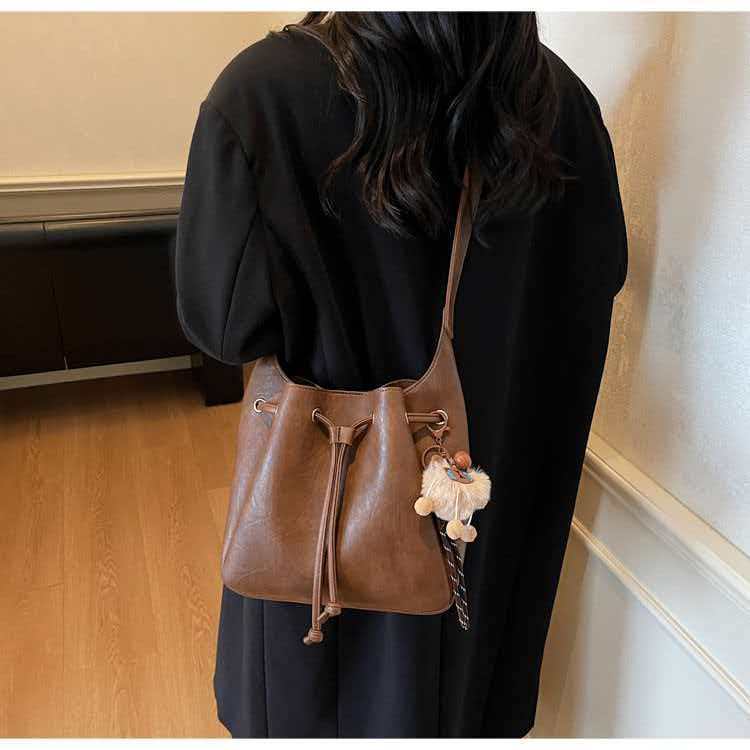

This s Popular Hit Bags Women s Single-shoulder Cross-body Drawstring Pleated Korean Bucket 24x8x23 single package коричневий