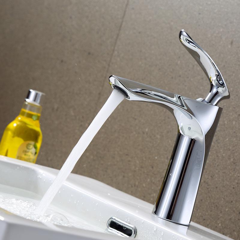 Bathroom Basin Faucet Hot and Cold Water Single Handle Brass Mixer Tap Black Water Sink Mixer Tap Chrome