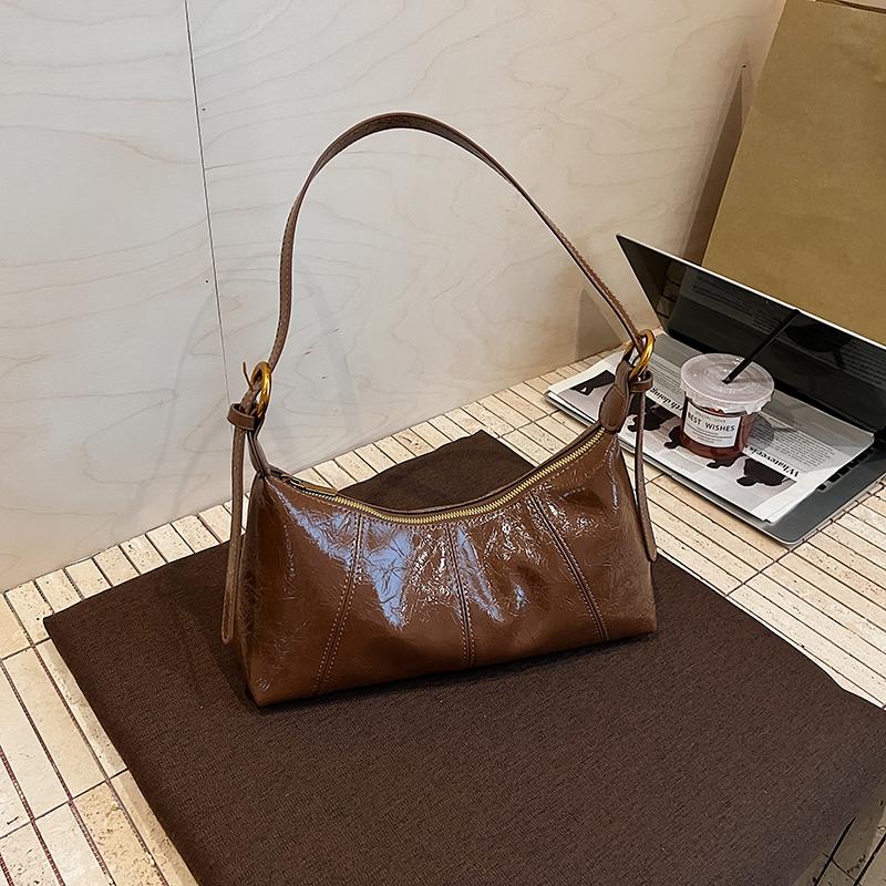 Korean niche croissant bag autumn and winter new girls high-end messenger bag daily commute armpit bag fashionable and versatile