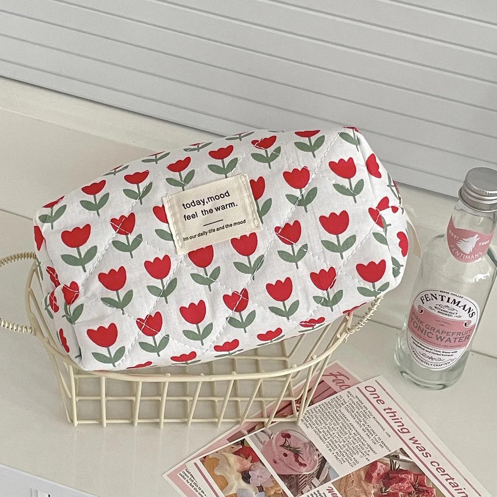 Vintage Quilted Portable Ladies Storage Bag Makeup Case Female Small Purse Handbags Red Tulip Flower Women's Cosmetic Bags