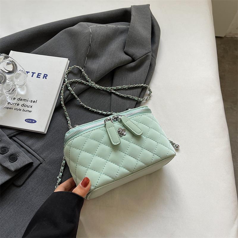 Rhombus Embroidery Thread Small Bag Women's 2025 New Summer Popular Versatile Chain Messenger Bag Small Square Bag