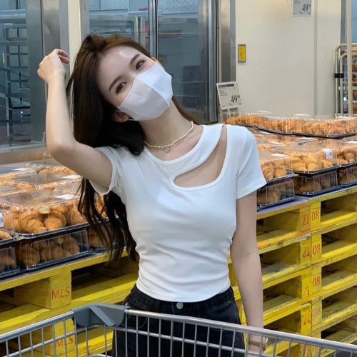 2024 New Summer Style Pure Lust Style Hollow Slim Short Bottoming Shirt Short-sleeved T-shirt Women's Tops