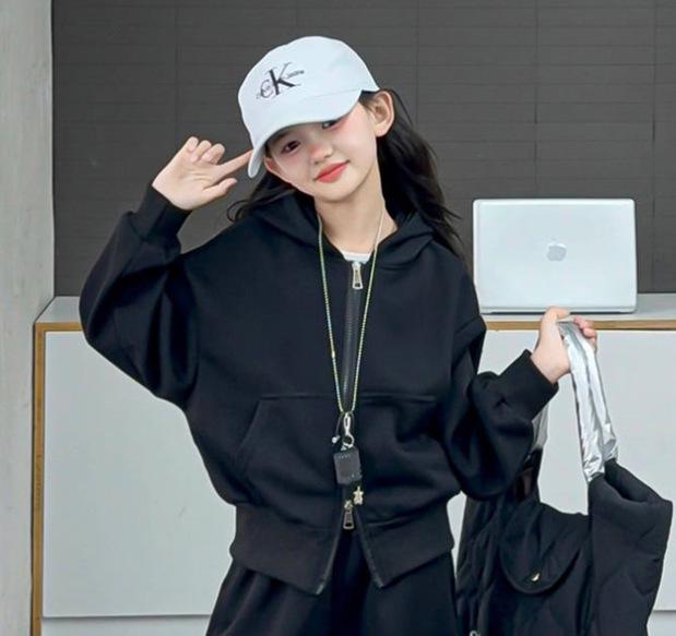 

Набір для дівчаток Весна-Осінь 2025: Куртка з капюшоном у корейському стилі та штани-шаровари із зіркою для дітей середнього та старшого віку 150cm