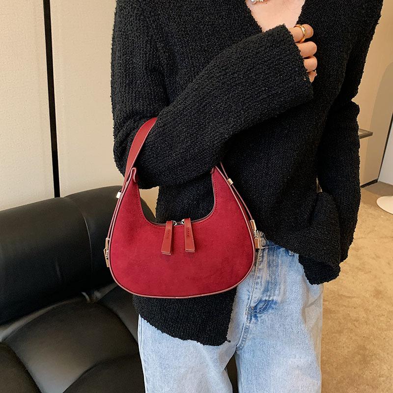 Niche design underarm bag, high-end bag, new retro hand-held matte shoulder autumn and winter women's bag