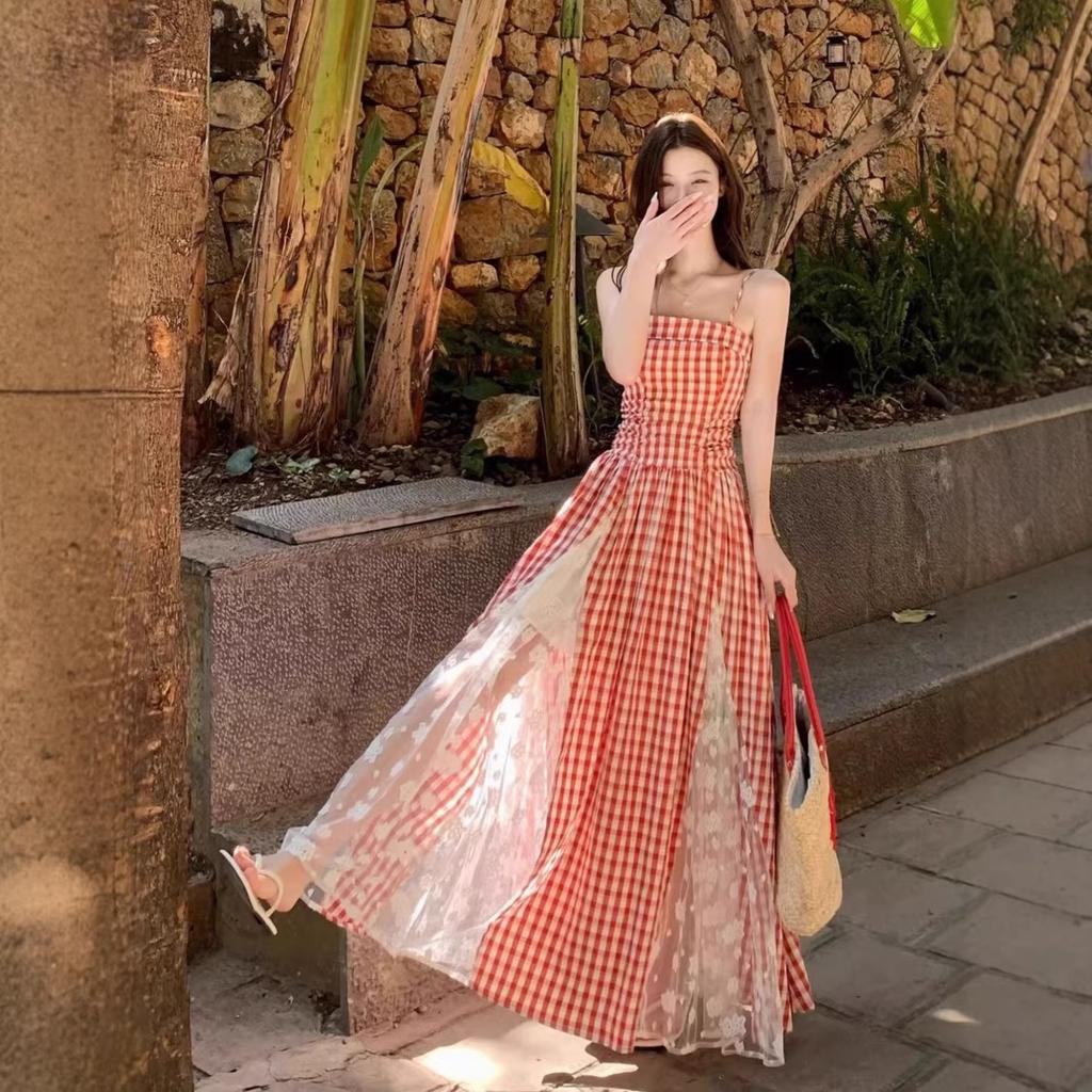 Holiday style blue plaid lace splicing suspender dress is super beautiful, beautiful and unique waist temperament long skirt
