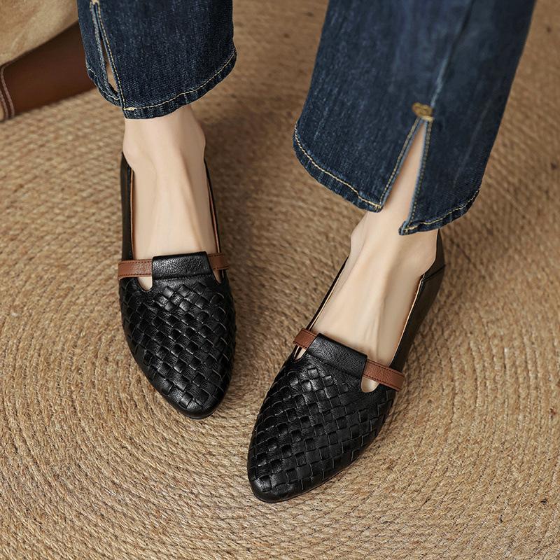 Woven shallow mouth single shoes soft leather soft sole grandma shoes autumn new Doudou shoes simple small leather shoes