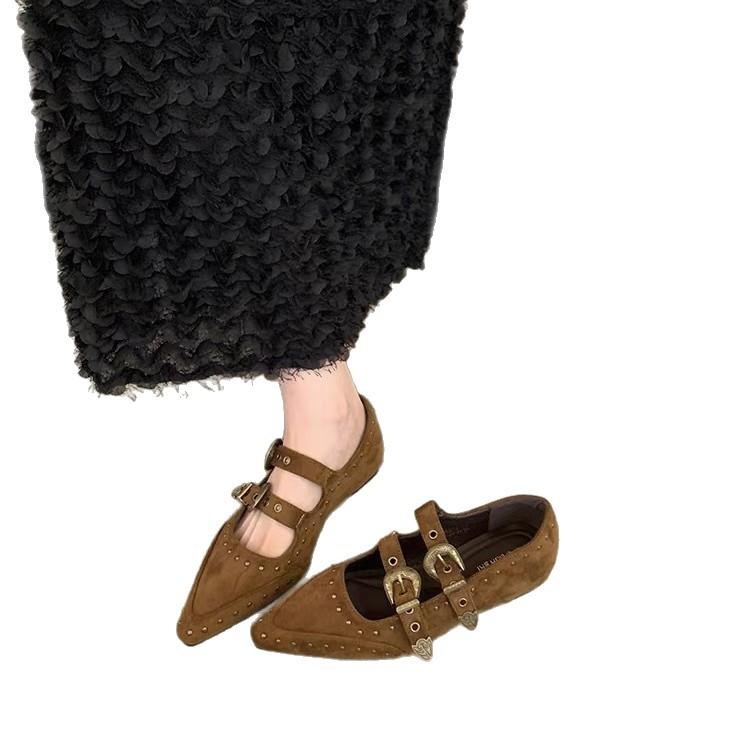 Französische Mode mit innerer Höhenerhöhung, Nieten, spitze Gürtelschnalle, Mary Jane Schuhe, Damen 2025 Herbst, neue Retro, vielseitige Einzelschuhe
