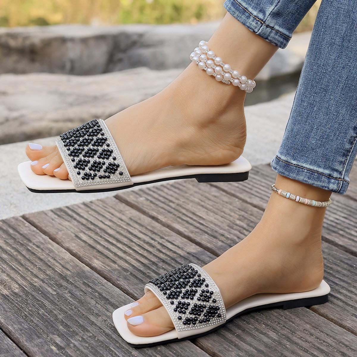 

2025 New Fashion Large Size Trend Foreign Versatile Temperament Lady Flat Bottom Cool Slippers 43