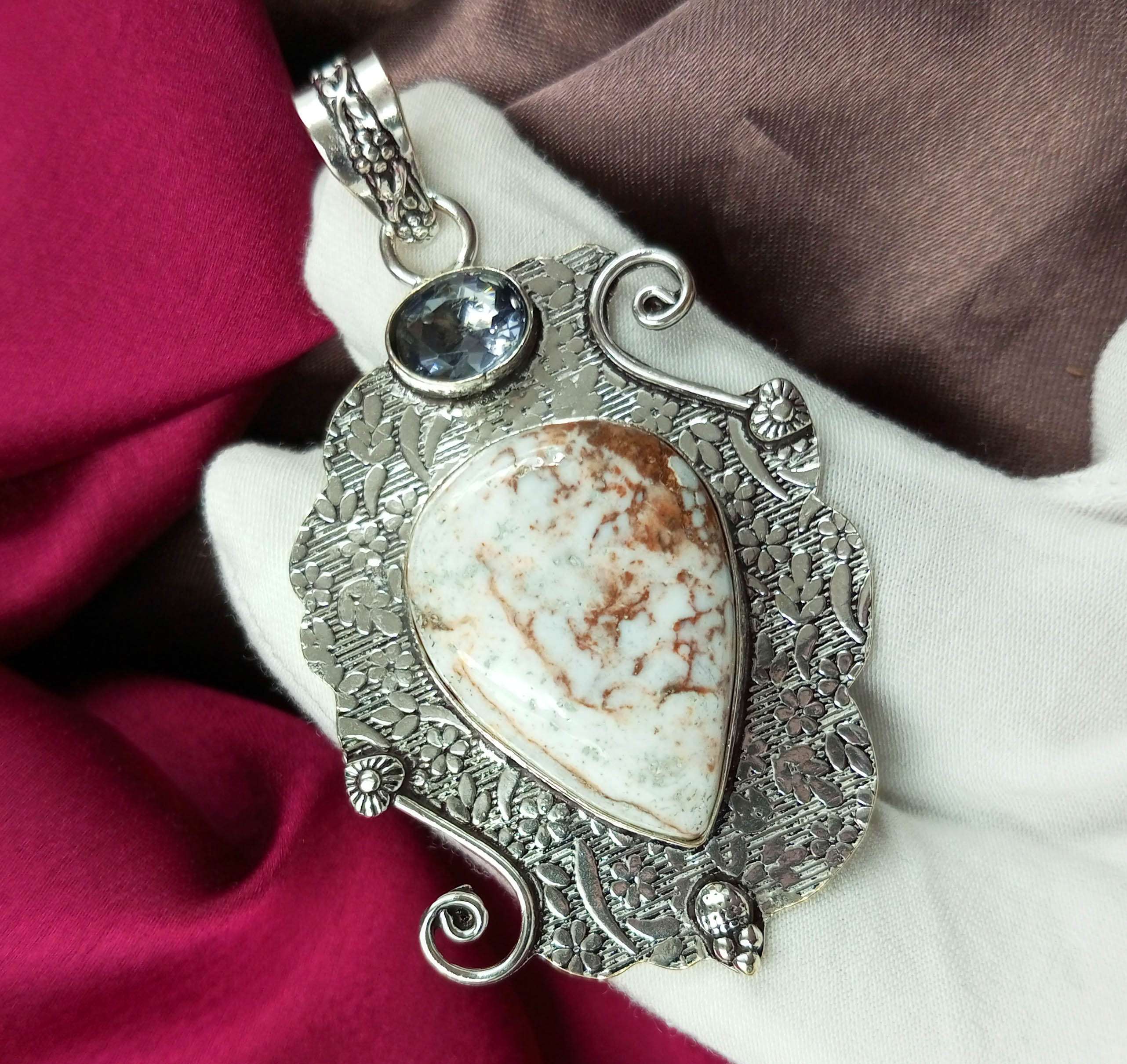 

Драгоценный камень Horse Jasper Gemstone 925 Sterling Silver Plated 2 приблизительный кулон DEPE52