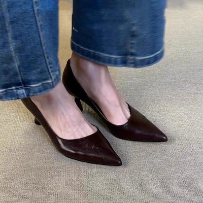 Mode Printemps 2025 Escarpins Vintage pour Femmes Chaussures Mode Bout Pointu Chaussures à Enfiler Concises Chaussures en Cuir pour Dame de Bureau