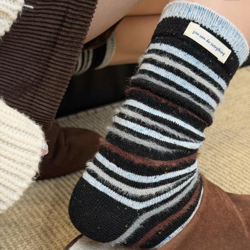 

Женские зимние толстые теплые полосатые контрастные шерстяные носки средней длины 1 pair синий/чёрный