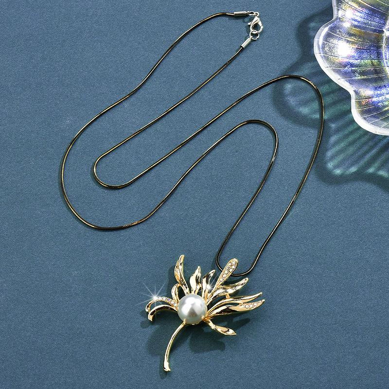 Leaf Pearl Sweater Chain Femininity Pearl Long Necklace Mom Clothes Accessories