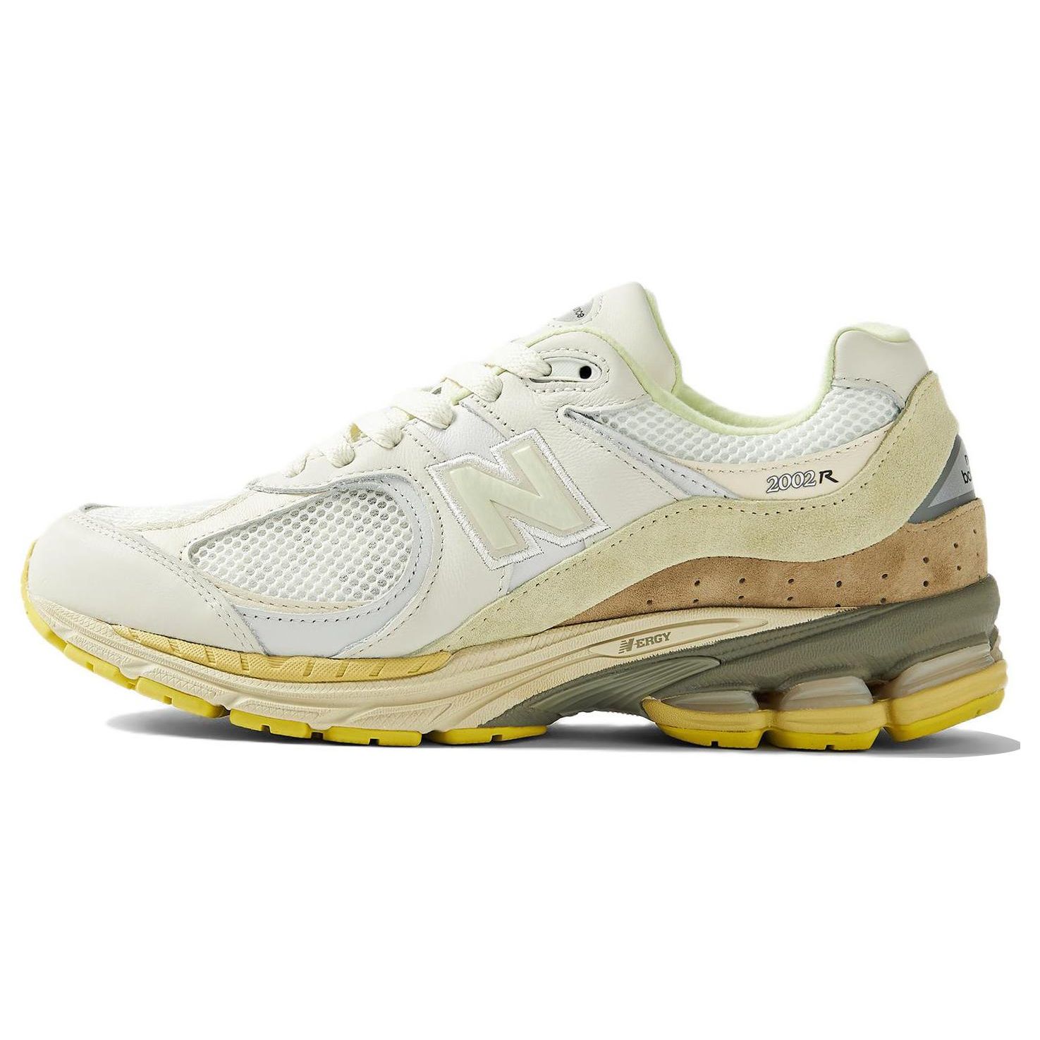 

Белые кроссовки унисекс New Balance AURALEE x 2002R M2002RA1 40