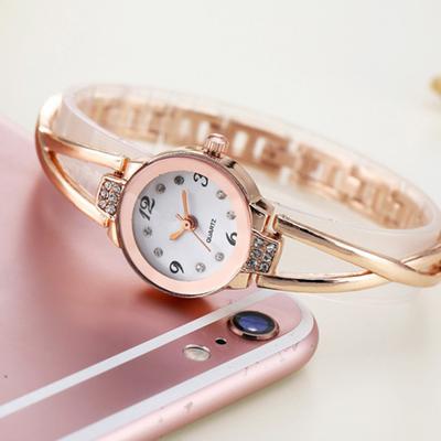 Women Quartz Watch Luxury Accurate Round Dial Casual Inlaid Rhinestone Bracelet Watch Fashion Accessories