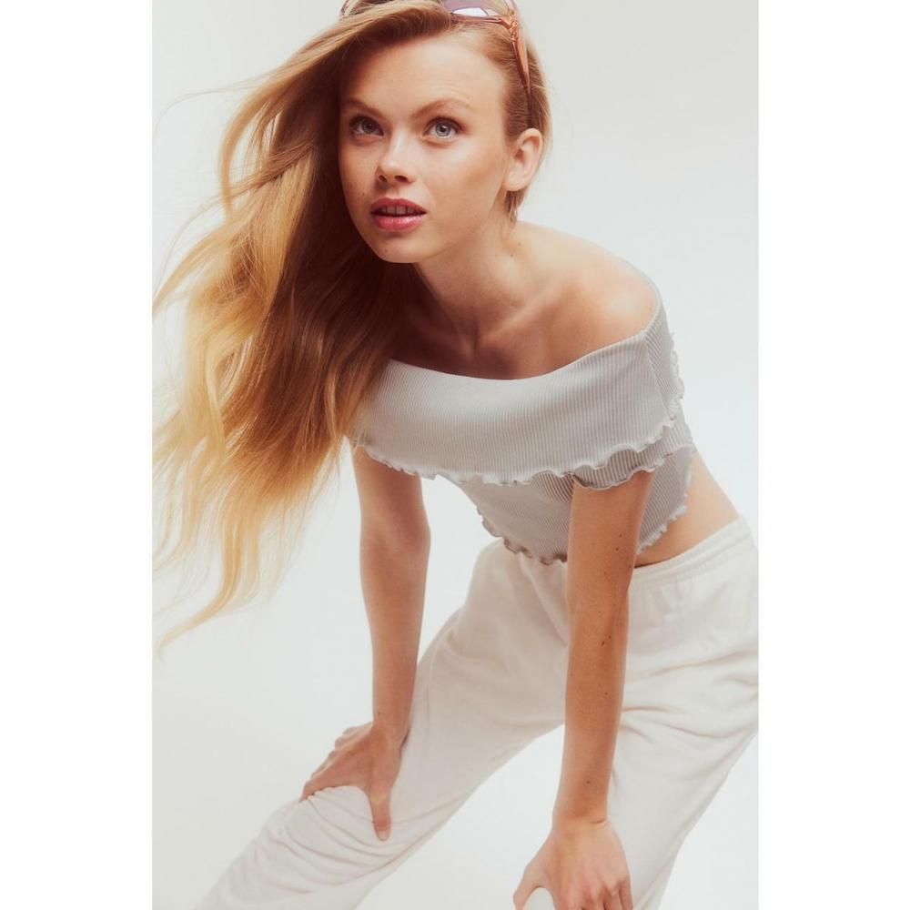 

Топ HM в рубчик с открытыми плечами светло-серый 1205922004